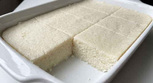 Brze Kokos Griz Kocke: Kremasti Desert Koji se Ne Peče!