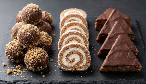 Tri Različita Sitna Kolača Od Jedne Smese: Brzo i Bez Pečenja!