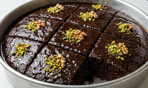 Mokri Čokoladni Kolač: Sočan i Neodoljiv Domaći Desert