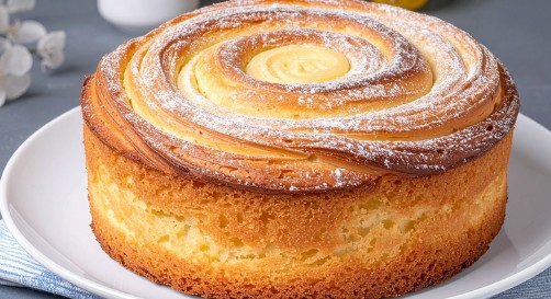 Brza Torta sa Jabukama i Vanila Kremom: Desert Koji Se Topi U Ustima