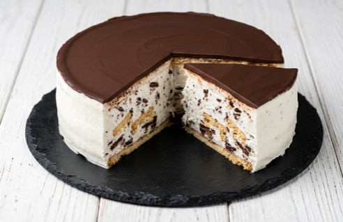 Stracciatella Keks Torta: Kremasto Savršenstvo Bez Pečenja