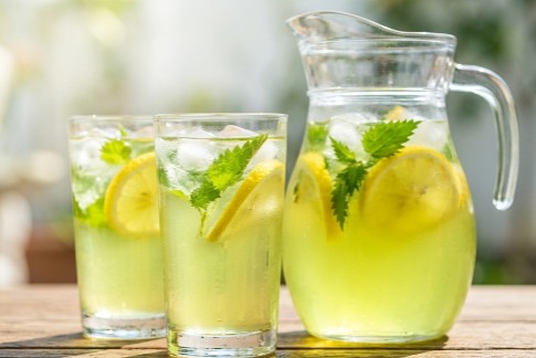 Domaći Sirup od Koprive: Prirodni eliksir zdravlja u čaši