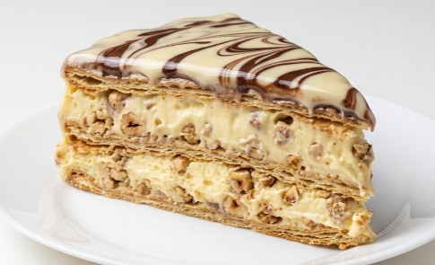 Kinder Rozen Torta: Raskošni slojevi koji obaraju s nogu