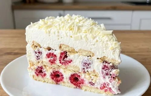 Torta sa Malinama: Kremasto letnje osveženje bez paljenja rerne