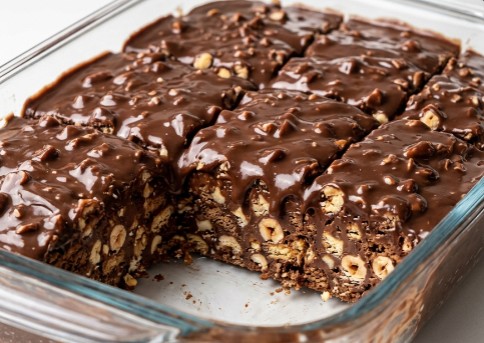 Brza Ferrero Torta: Raskošni čokoladni užitak gotov za 20 minuta