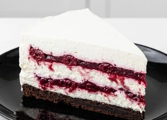 Torta sa Višnjama: Svilenkasto voćno osveženje bez paljenja rerne