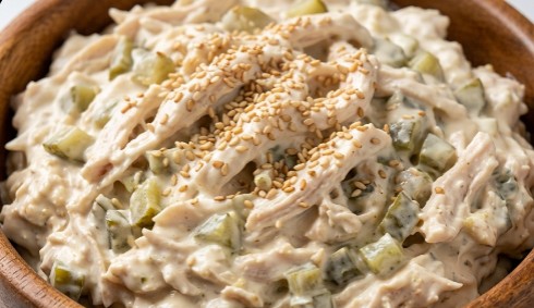 Pileća Salata sa Susamom: Neprikosnovena kraljica predjela